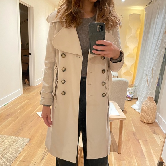 Burberry trench coat M